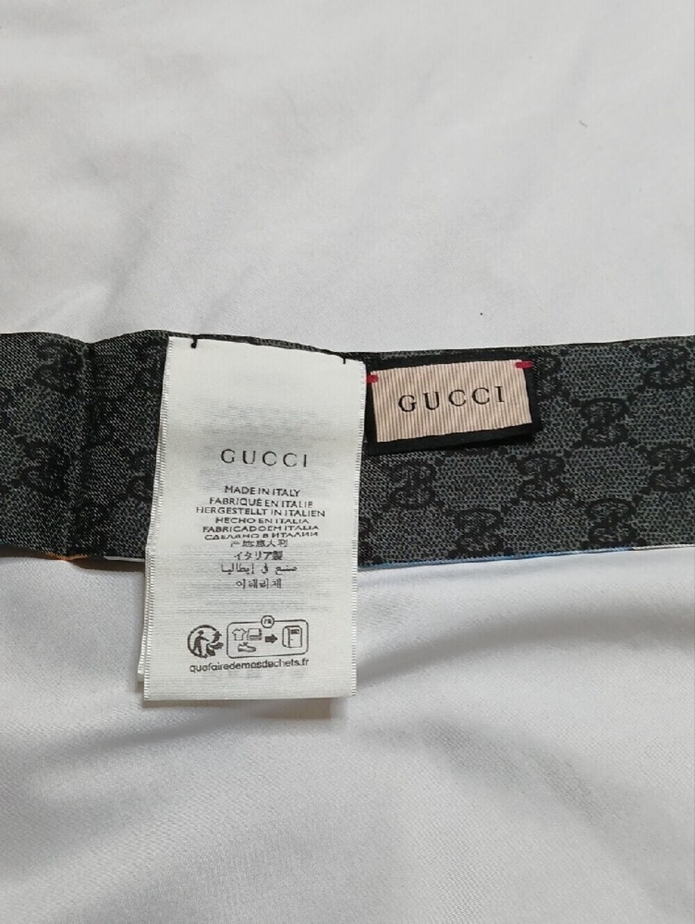 Gucci Blue Black White Patterned Silk Scarf/wrap - Picture 3 of 3